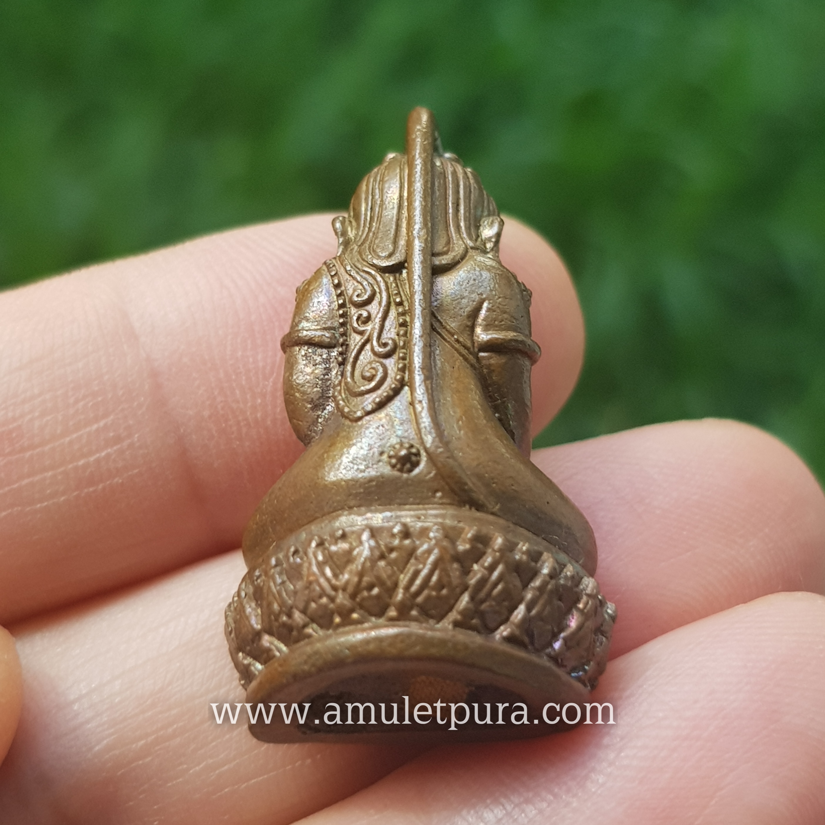 1 ใน 999 องค์ พระกริ่งเชงเย (เชง-เย-จอง-เตง) รุ่นแรก (เนื้อธาตุกายสิทธิ์ มีประกายรุ้ง ฝังจีวร) ปี55 ครูบาออ สำนักสงฆ์พระธาตุดอยจอมแวะ จ.เชียงใหม่ (ตอกโค้ด)