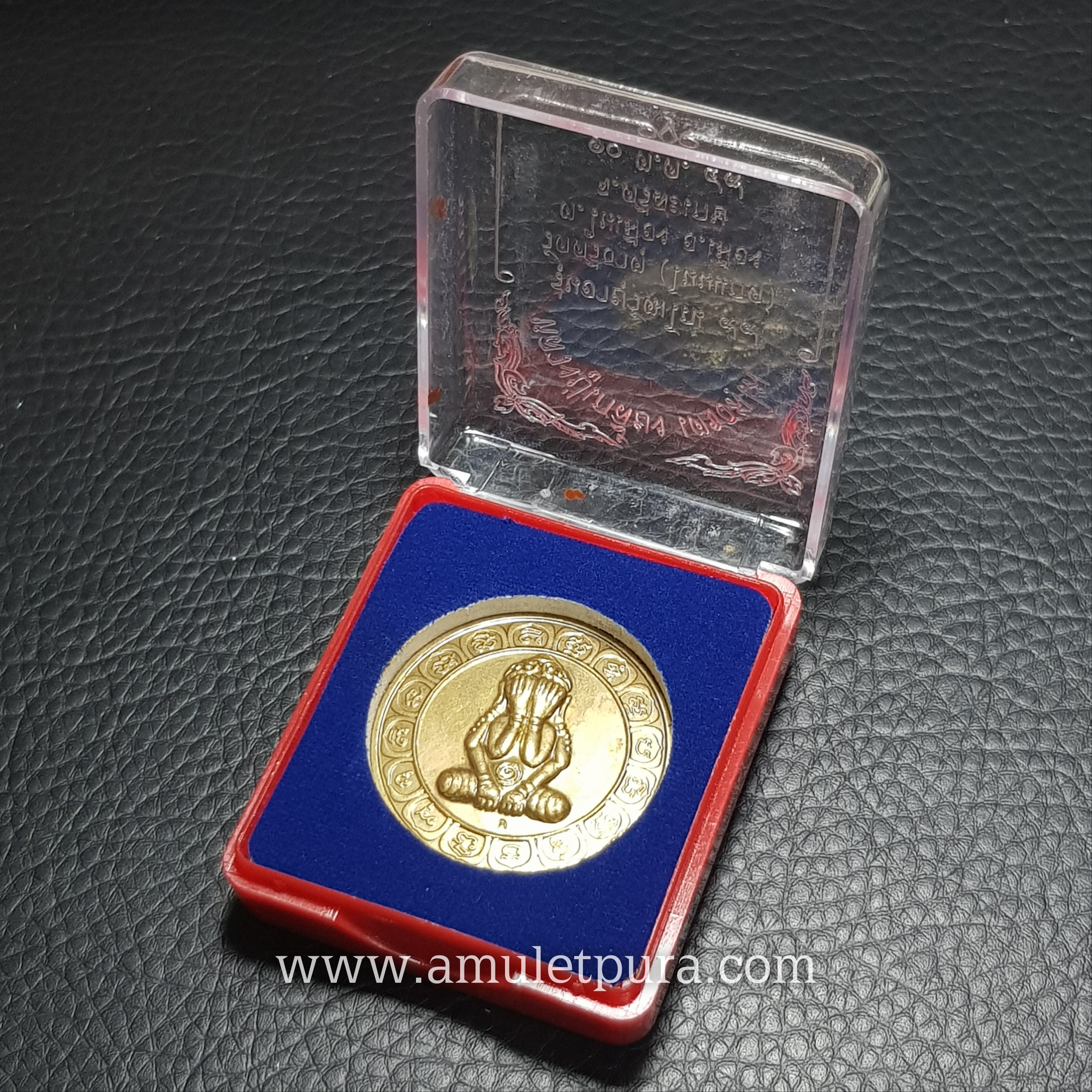 เหรียญพระปิดตาบาตรน้ำมนต์ หลังยันต์อิติปิโส 8 ทิศ (เนื้อทองฝาบาตร) รุ่นอายุวัฒโณ 99 หลวงปู่เกลี้ยง ปี49 วัดโนนแกด จ.ศรีสะเกษ (ตอกโค้ด)