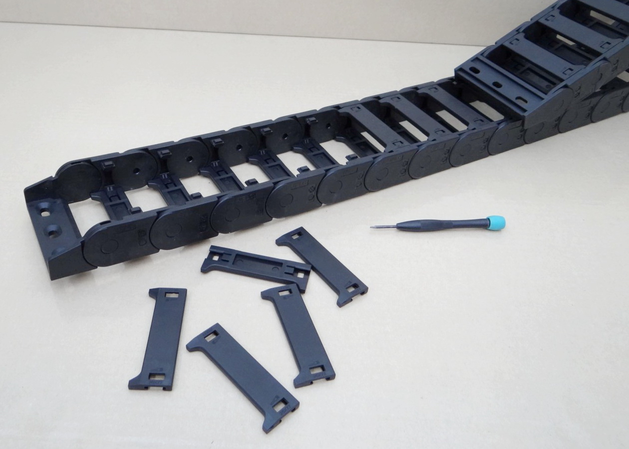 25 X 77 mm Cable Drag Chain R40mm ยาว 1M และ End Bridge Connectors (Bridge opening)