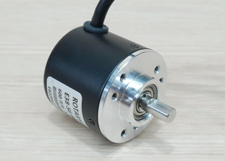 600P/R Incremental Rotary Encoder (E38-S6-600-2-N-24) Shaft 6mm, Cable 2M, NPN, 5-24VDC