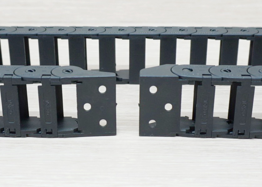 15 X 30 mm Cable Drag Chain R38mm ยาว 1M และ End Connectors (Bridge open outside)