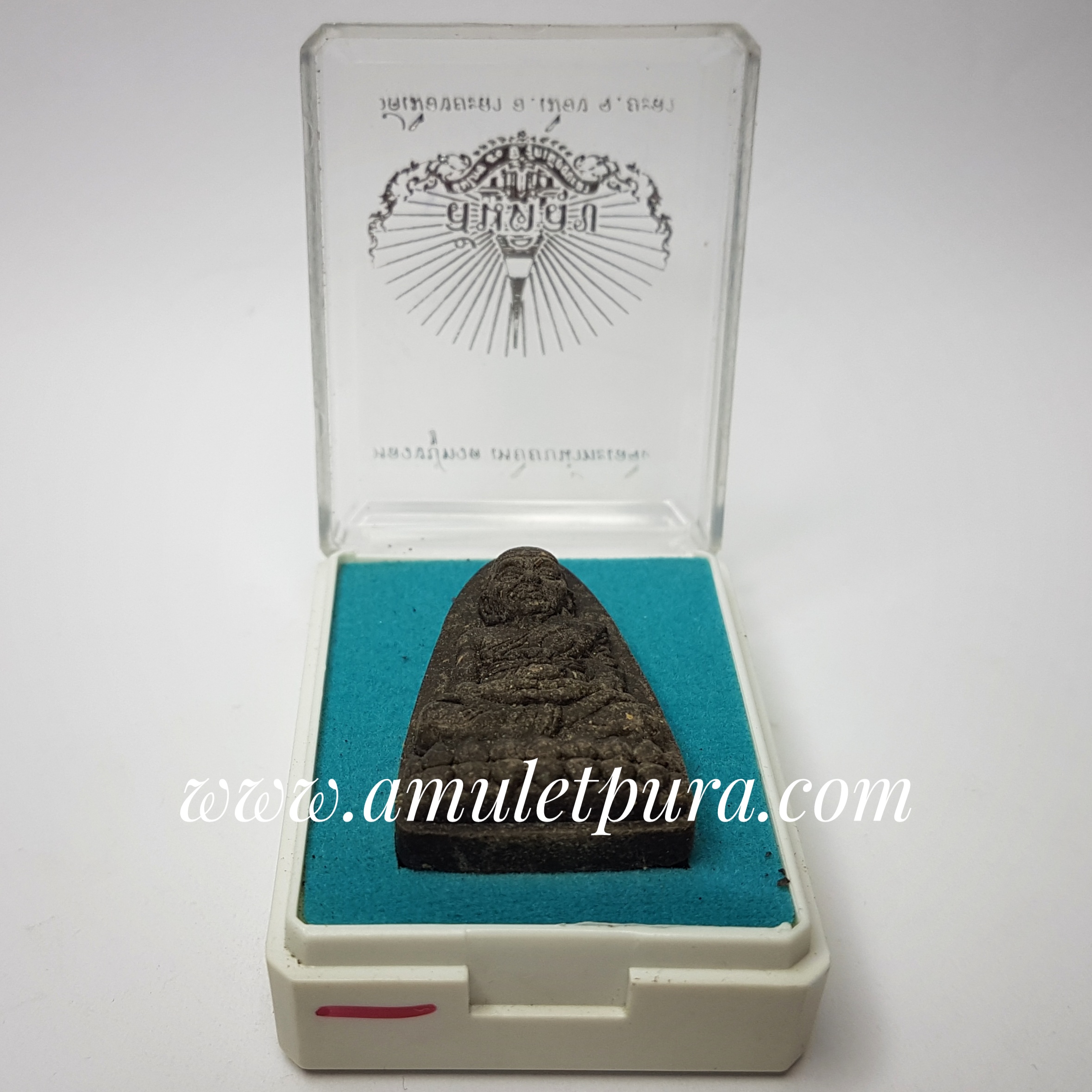 หลวงปู่ทวด หลังเตารีด พิมพ์50ปี วัดเมืองยะลา (เนื้อว่านผสมดินกากยายักษ์ หลังฝังตะกรุด) รุ่นสันติสุข ปี52 พ่อท่านฉิน วัดเมืองยะลา จ.ยะลา (มีโค้ด)