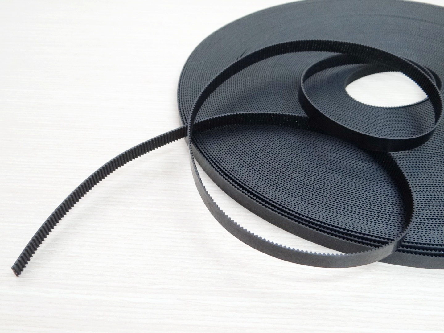 2GT-10mm PU Timing Belt Steel Core สีดำ (สานแถบเส้นเหล็กในสายพาน ราคา/1เมตร)