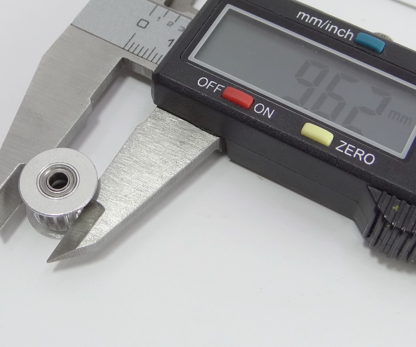 Pulley Wheel 16 ฟัน 2GT width 6mm belt (Bore 3mm)