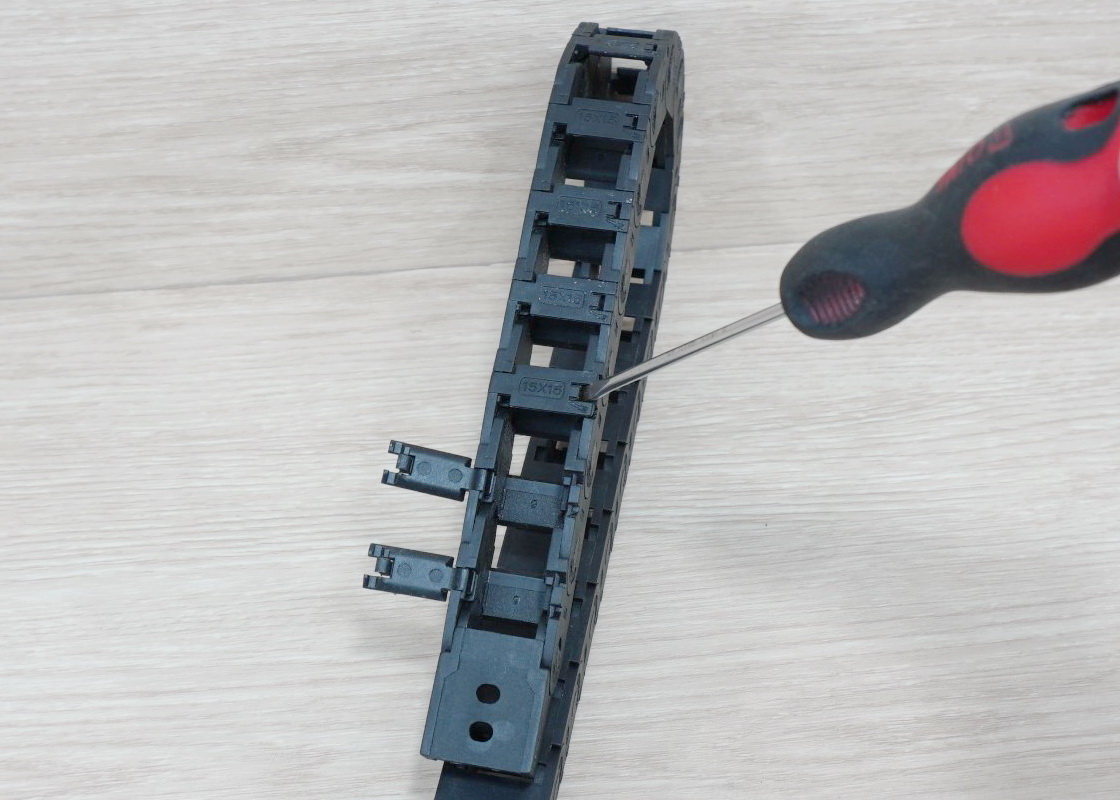 15 x 15 mm Cable Drag Chain R38mm ยาว 1M และ End Connectors (Bridge open outside)