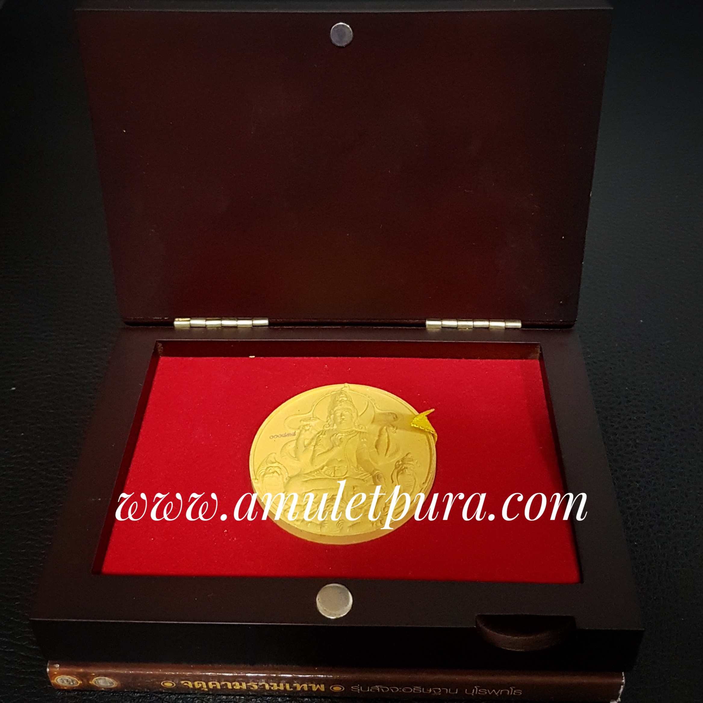 จตุคามรามเทพ รุ่นสัจจะอธิษฐาน (ขนาด 5 ซม. ยันต์ดวงมหาจักร) ปี50 อ.ลักษณ์ เรขานิเทศ (ฝังเม็ดนวโลหะ มีโค้ด หมายเลขกำกับ)