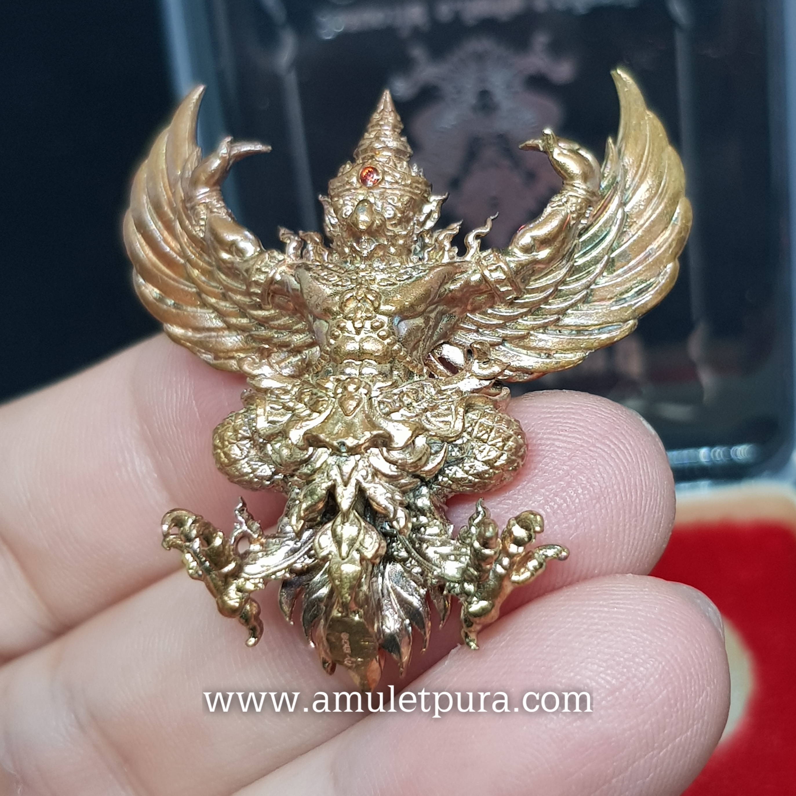 พญาครุฑผู้ทรงอิทธิฤทธิ์ทั่วหล้า(เบญจโลหะ ทับทิม)พิมพ์ใหญ่ รุ่นคำภีร์เศรษฐี168 ปี63 วัดหนองไผ่ จ.อุทัยธานี(มีโค้ด หมายเลข301)