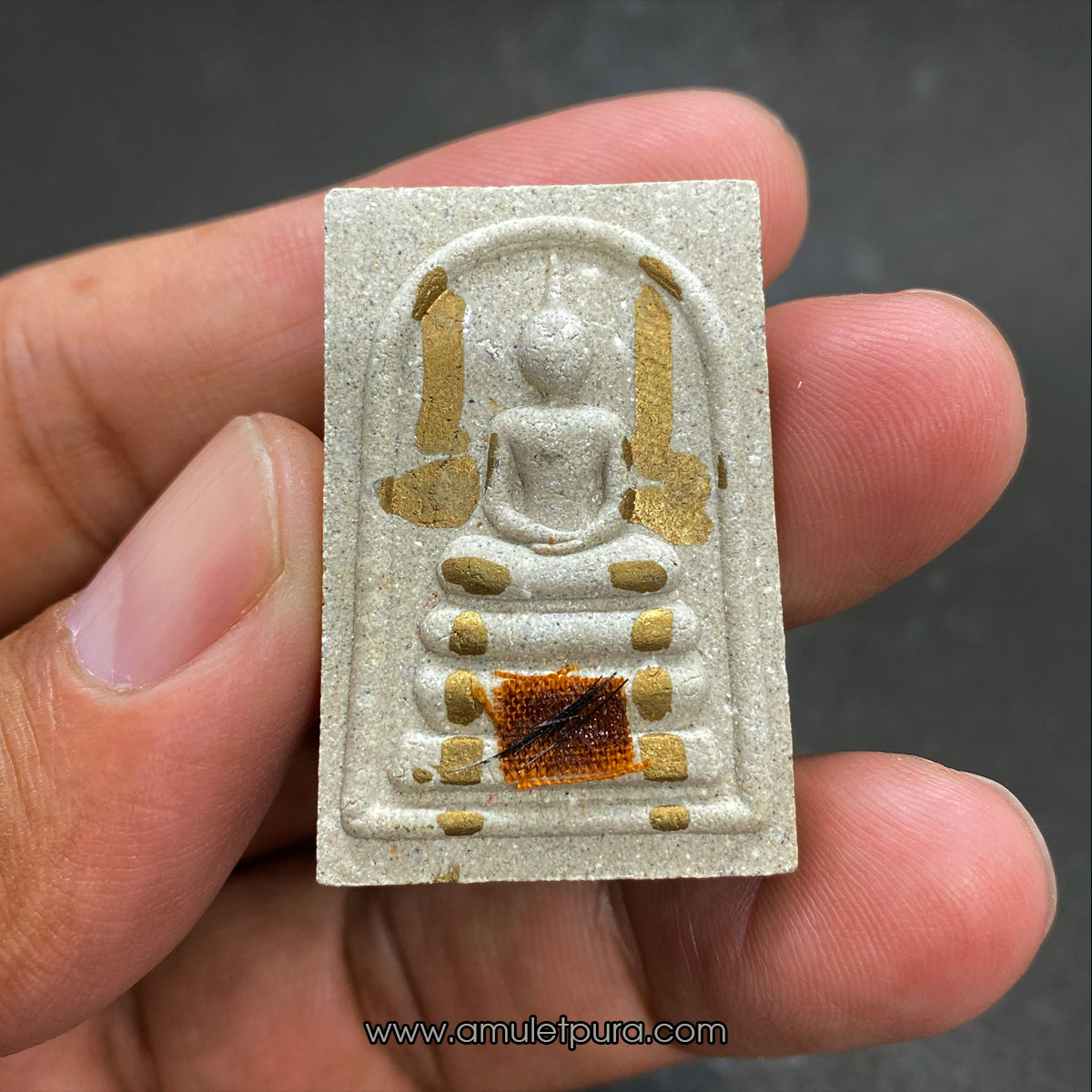 พระสมเด็จรุ่นเสาร์ 5 รุ่น1 เนื้อผงเก่า (ปั้มวัด นิยม มีรอยจารหมึกทอง ติดจีวร เกศา และสายมงคล) ปี63 หลวงปู่มหาศิลา สิริจันโท วัดโพธิ์ศรีสะอาดแกเปะ จ.กาฬสินธุ์