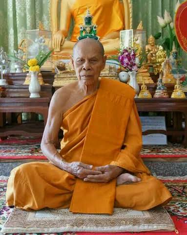 พระนารายณ์ทรงครุฑ รุ่นแรก (เนื้อทองแดงผิวรุ้ง) ปี60 หลวงพ่อสิน วัดละหารใหญ่ จ.ระยอง (มีโค้ด หมายเลข619)