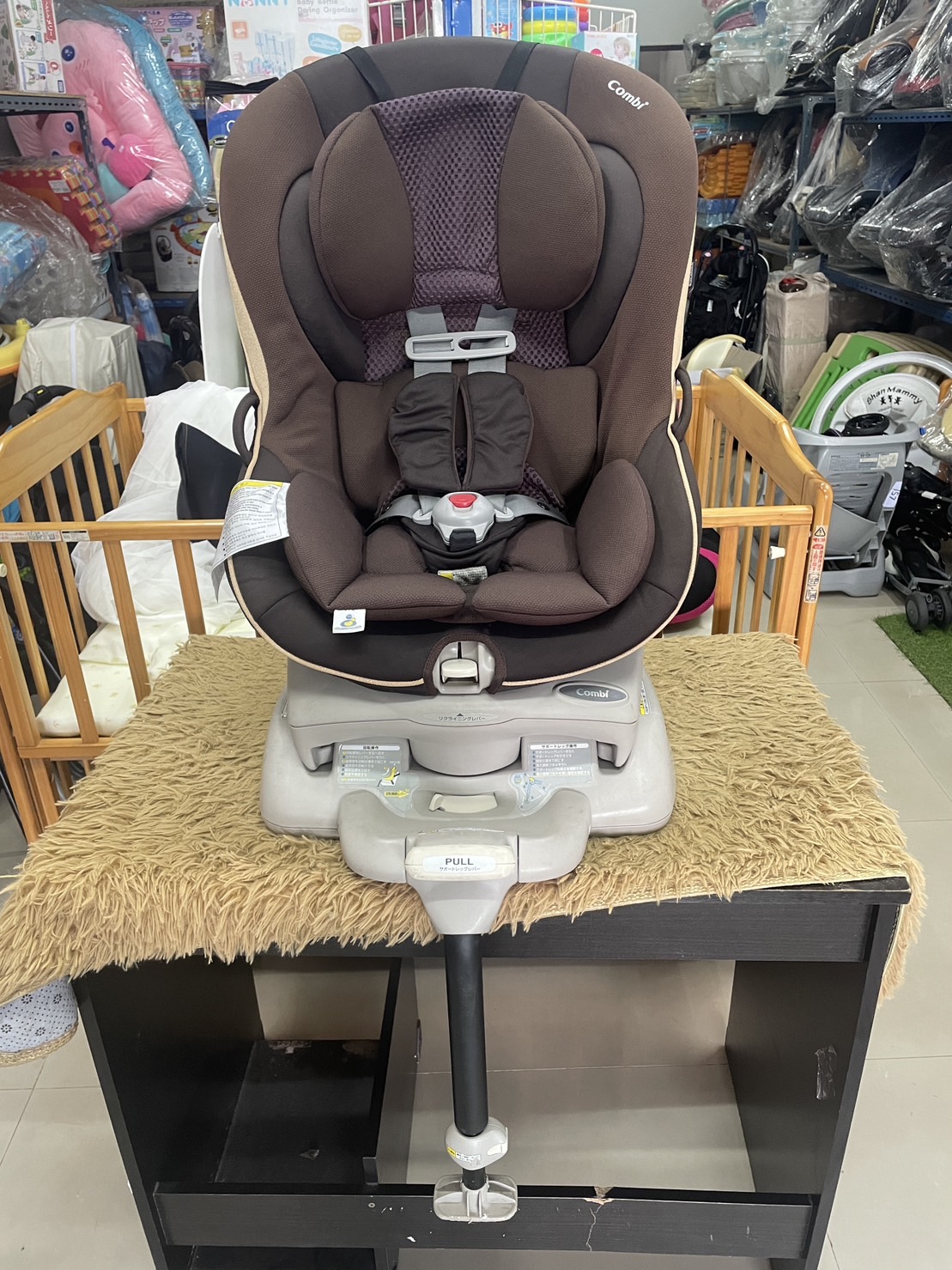Combi คาร์ซีท Combi Zeus Turn egg shock รุ่นผ้าหนัง ขอบทอง สภาพสวย 90%ซัพพอทแท้ครบชุด