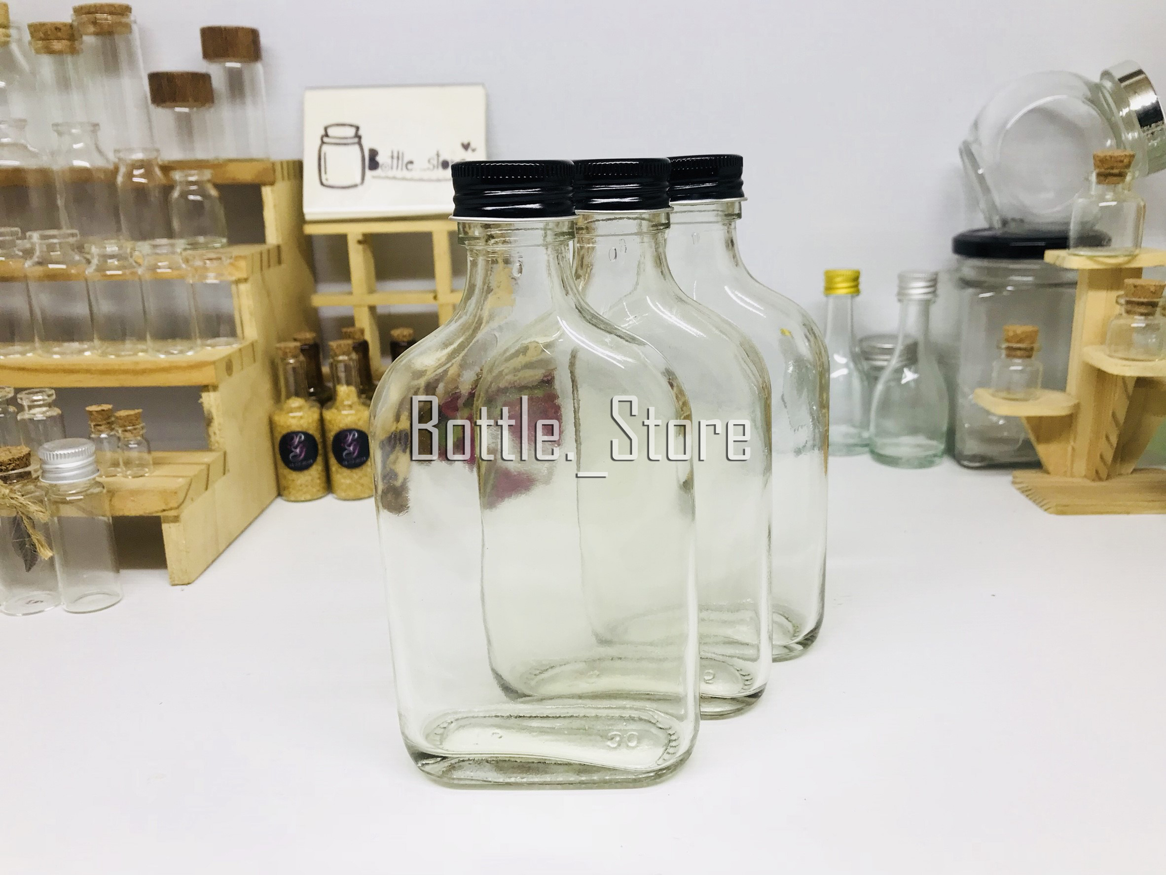 ขวดแก้ว แบน 180ml ฝาเกลียวสีดำ