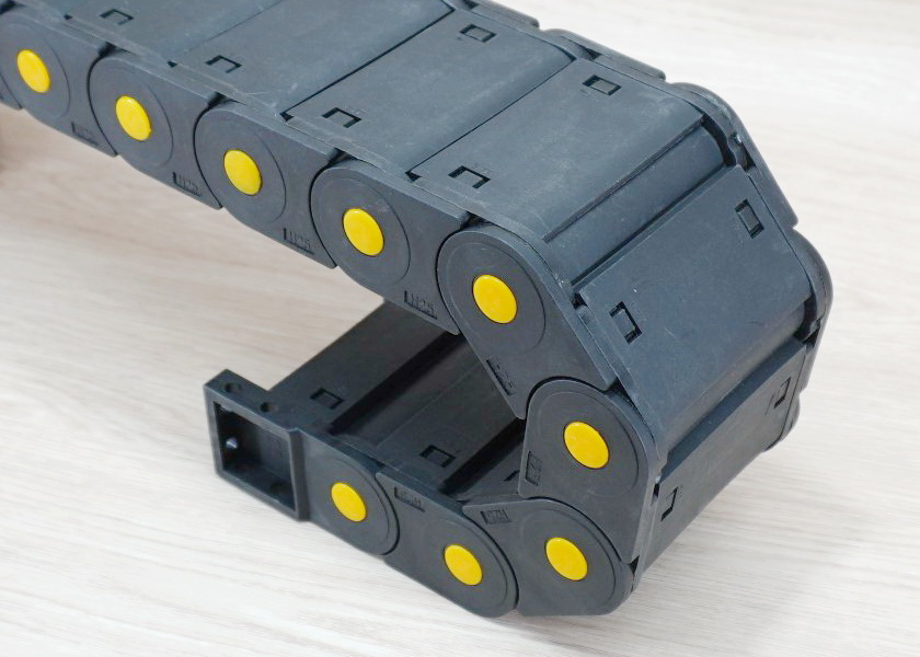 25 X 77 mm Cable Drag Chain R55mm ยาว 1M และ End Connectors (Fully-Enclosed)