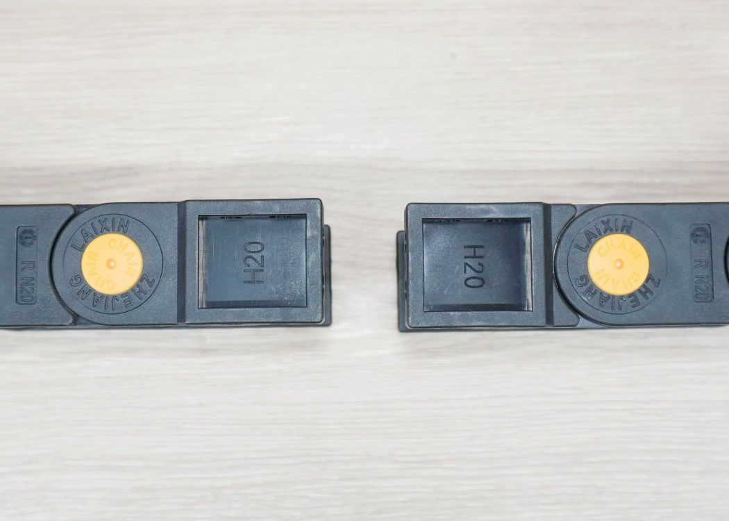 20 X 57 mm Cable Drag Chain R55mm ยาว 1M และ End Connectors (Bridge opening)