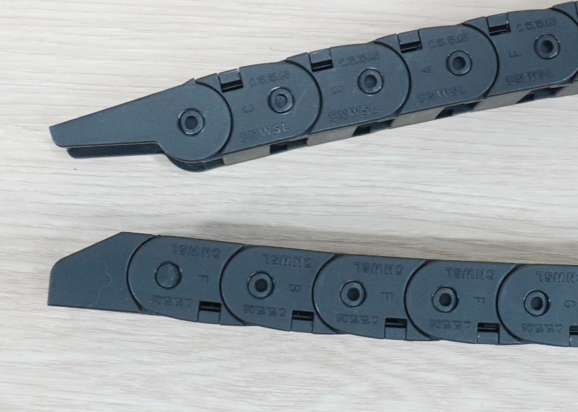 15 x 15 mm Cable Drag Chain R28mm ยาว 1M และ End Connectors (Bridge open outside)