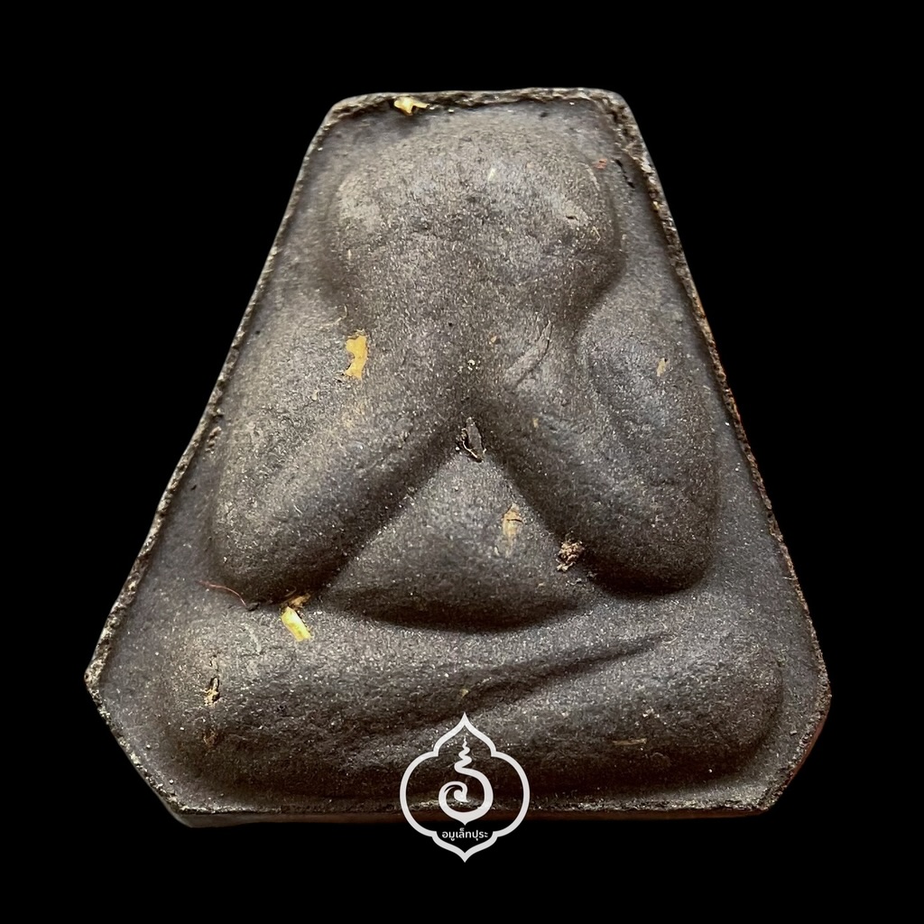 พระปิดตาสารพัดรวยสามจีน (เนื้อผงใบลาน) ปี45 เจ้าคุณธงชัย วัดไตรมิตร กรุงเทพฯ (ปลุกเสกพร้อมกับพระนารายณ์ทรงครุฑ รุ่นแรก)