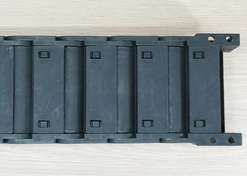 25 X 77 mm Cable Drag Chain R55mm ยาว 1M และ End Connectors (Fully-Enclosed)