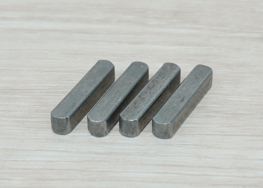 Flat Key Pin 4*4*20 Carbon Steel A-type Round Head Square (แพ็ค 4 ชิ้น)
