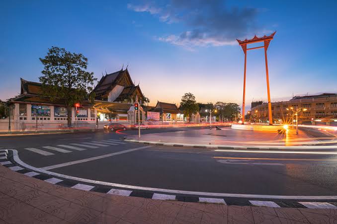 พระเสาชิงช้า พิมพ์พระตรีมูรติ ที่ระลึกงานฉลองเสาชิงช้าใหม่ รุ่นแรก ปี50 กรุงเทพมหานครจัดสร้าง