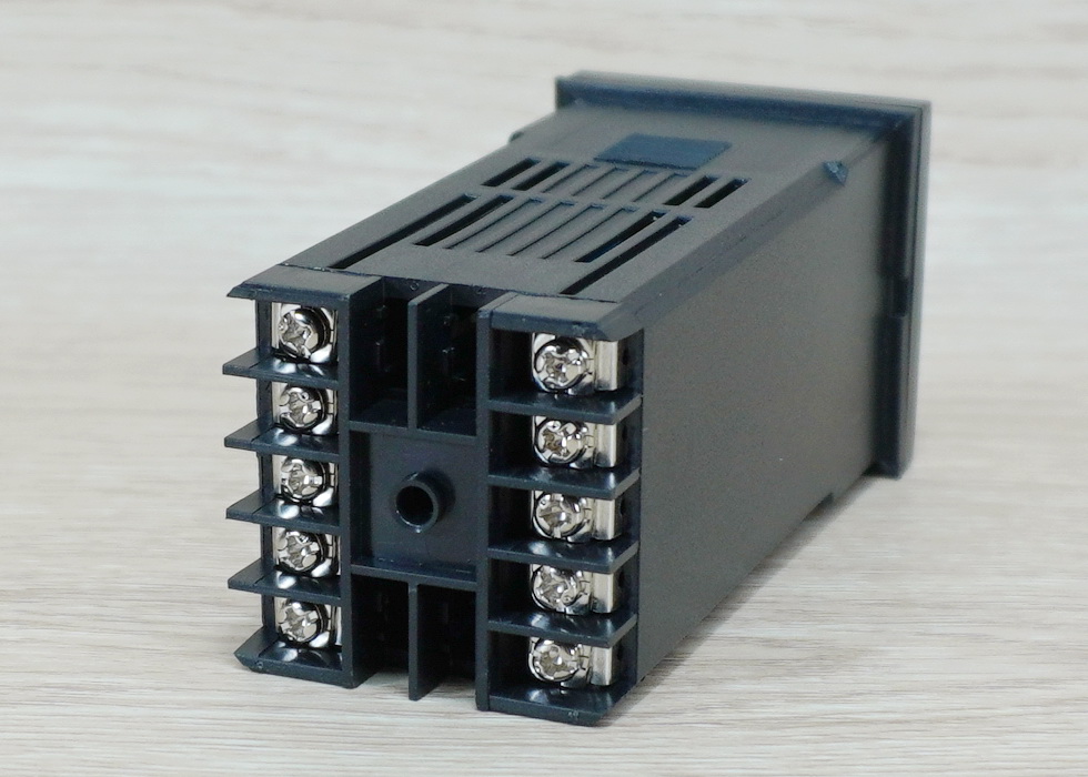 เครื่องควบคุมอุณหภูมิระบบ PID รุ่น REX-C100FK02-M*AN (240V/50HZ) + Thermocouple 0 to 400 °c