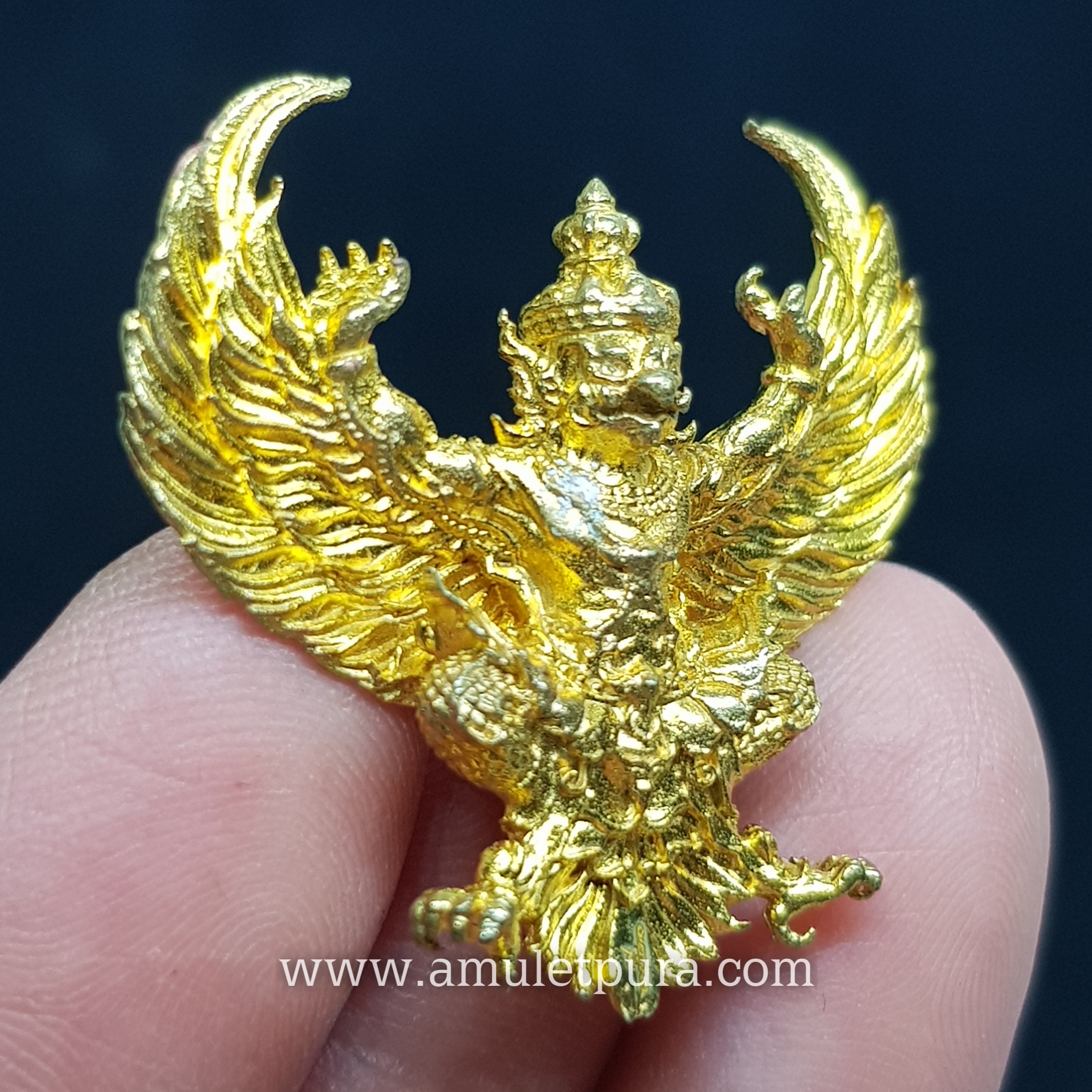 พญาครุฑ รุ่นมหาศรษฐีเฟื่องฟู(พิมพ์เล็ก ทองระฆัง)ปี63 หลวงพ่อฟู วัดบางสมัคร จ.ฉะเชิงเทรา(มีโค้ด หมายเลข3430)