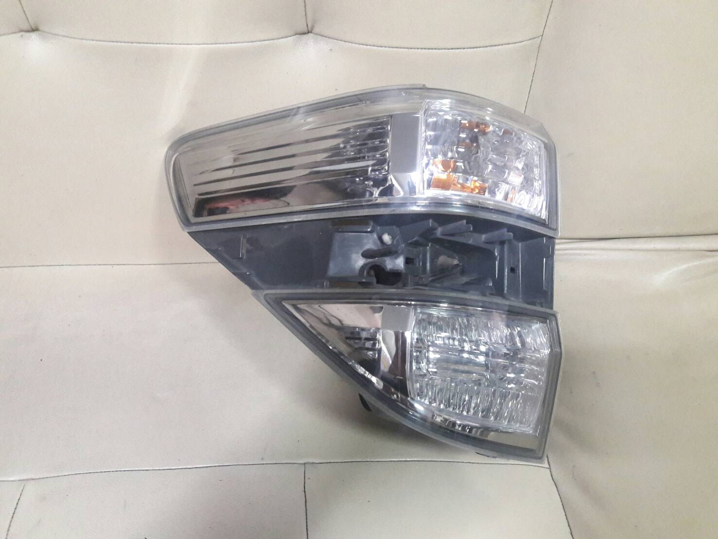เสื้อไฟท้าย TOYOTA VELLFIRE (เวลฟลาย) L