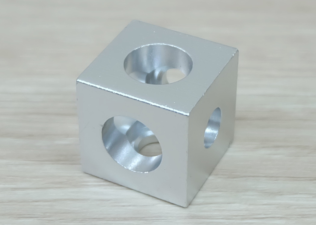 Cube Corner Bracket (Silver)