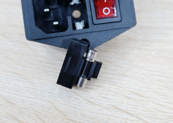 AC-01A Plug Socket 3 Pin Male AC250V พร้อมสวิทช์และฟิวส์ 10A