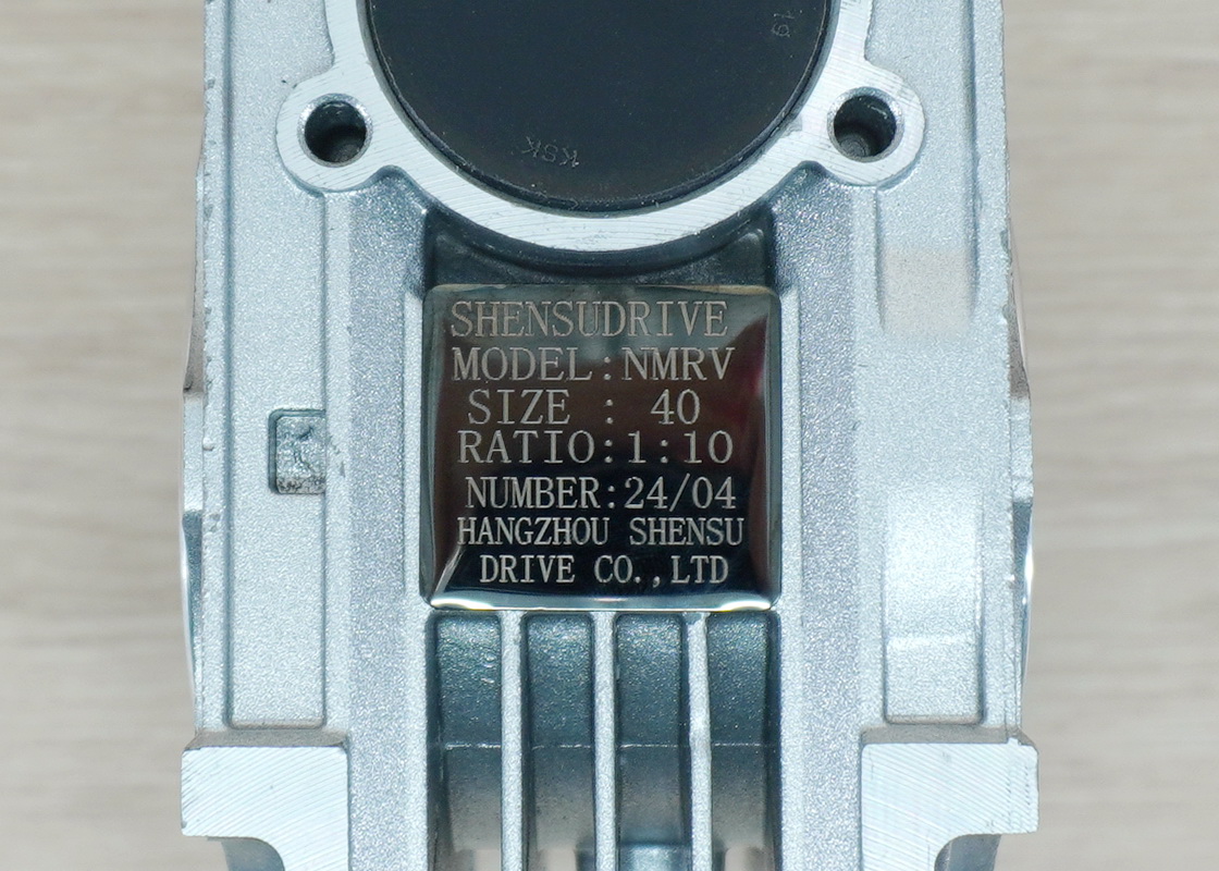 10:1 NMRV40 Worm Gearbox Speed Reducer for NEMA34 (shaft: input 14mm / Out 18mm)