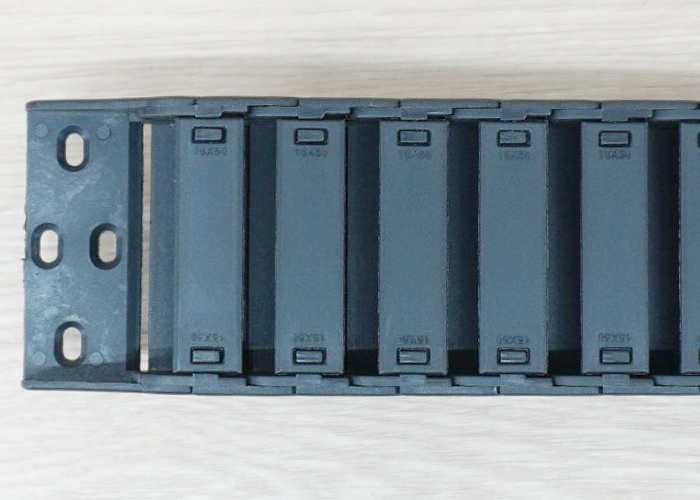 15 X 50 mm Cable Drag Chain R38mm ยาว 1M และ End Connectors (Semi-Enclosed)