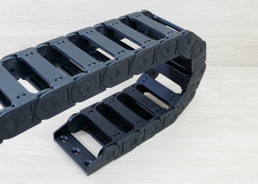 25 X 77 mm Cable Drag Chain R75mm ยาว 1M และ End Bridge Connectors (Bridge opening)