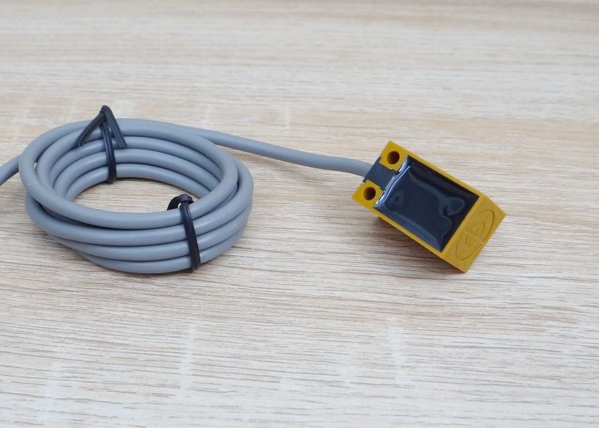 TL-Q5MC1 (NPN, NO ระยะ 5mm) 6-36VDC Inductive Proximity Sensor