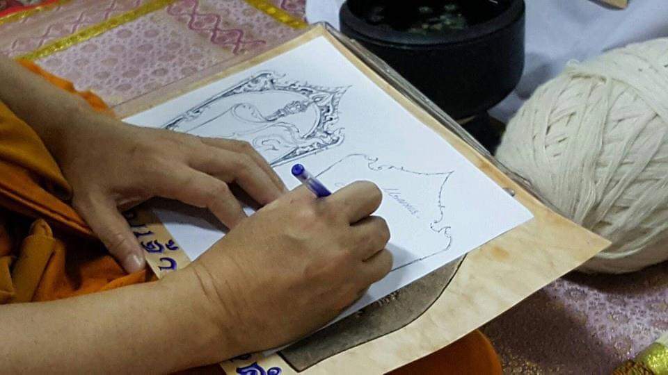 เหรียญธงชัยนวหรคุณ (เนื้ออาบทองขัดเงา) ปี59 เจ้าคุณธงชัย วัดไตรมิตรฯ กรุงเทพมหานคร (มีโค้ด หมายเลข 4165)