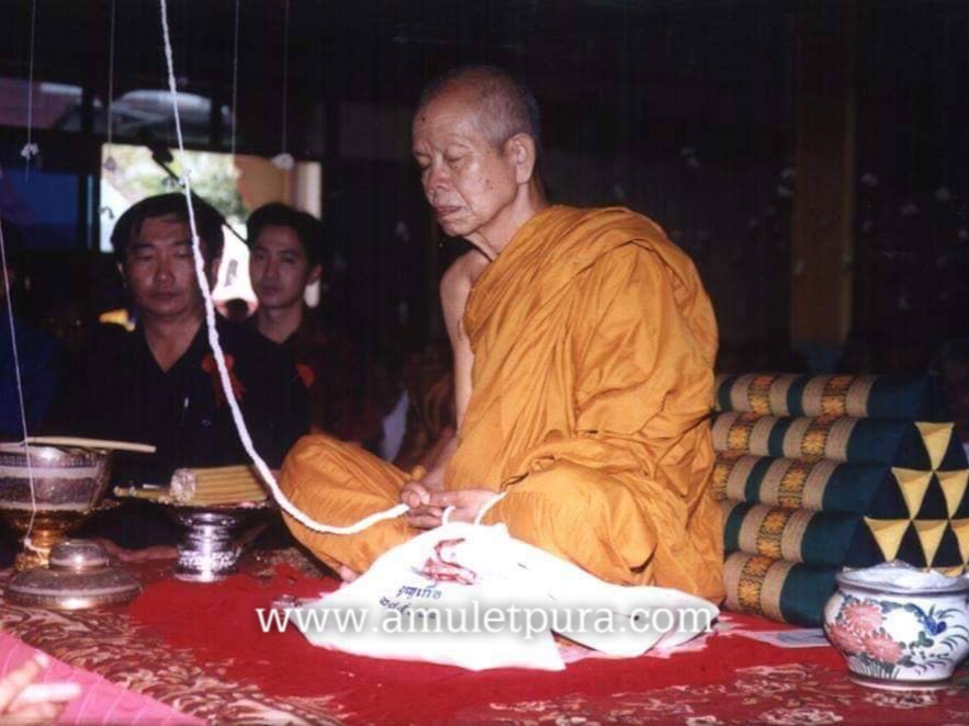 พระพุทธเจ้าเปิดโลก รุ่นวัดศรีนวล200ปี ปี45 วัดศรีนวล จ.ขอนแก่น(หลวงพ่อคูณ ปลุกเสก)