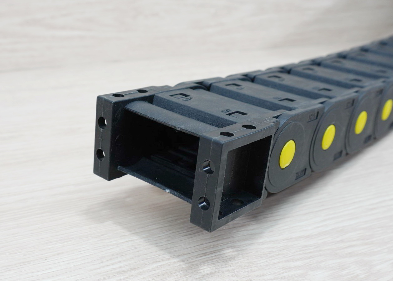 25 X 50 mm Cable Drag Chain R55mm ยาว 1M และ End Connectors (Fully-Enclosed)