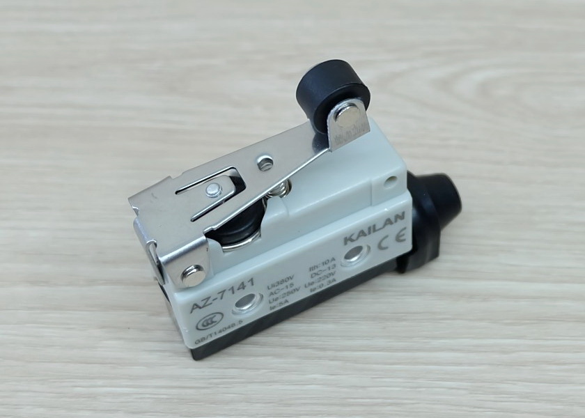 AZ-7141 Waterproof Micro Limit Switch - Short Lever Roller (Silver Contact)
