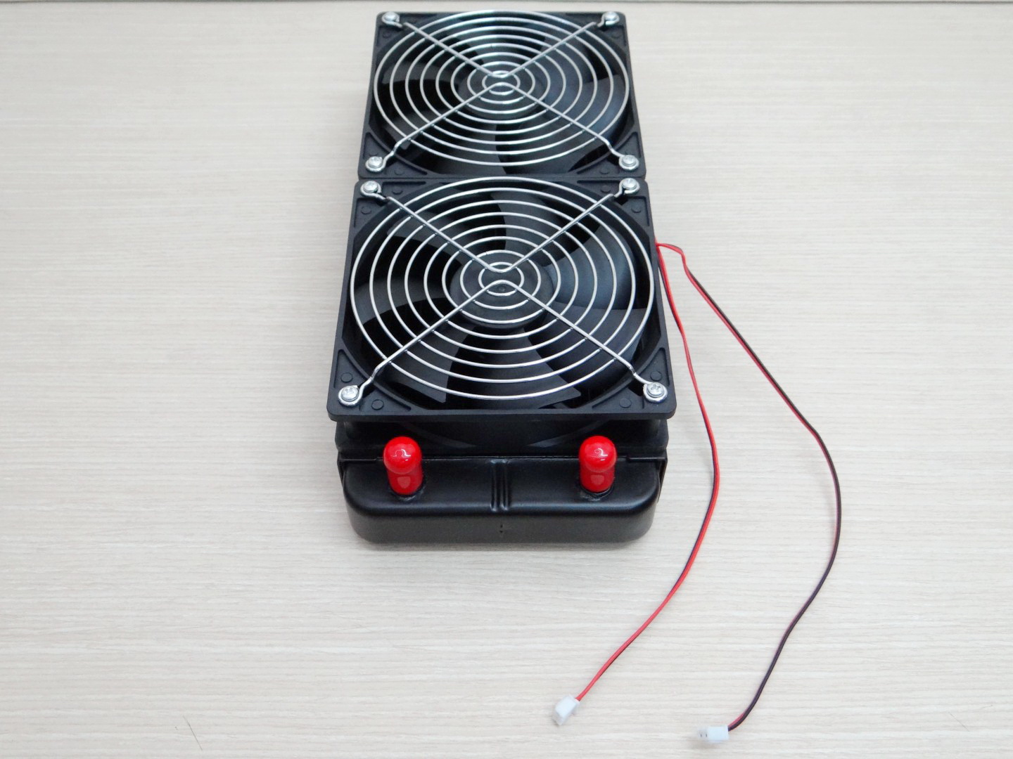 240mm Aluminum Radiator Water Cooling 18 Tube Heat Exchanger (หัวจุก 10mm) + 2 Fans 12V DC