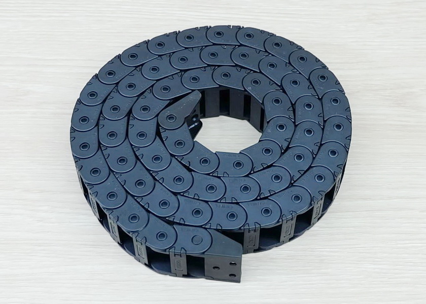 10 X 20 mm Cable Drag Chain R28mm ยาว 1M และ End Connectors (Bridge open outside)