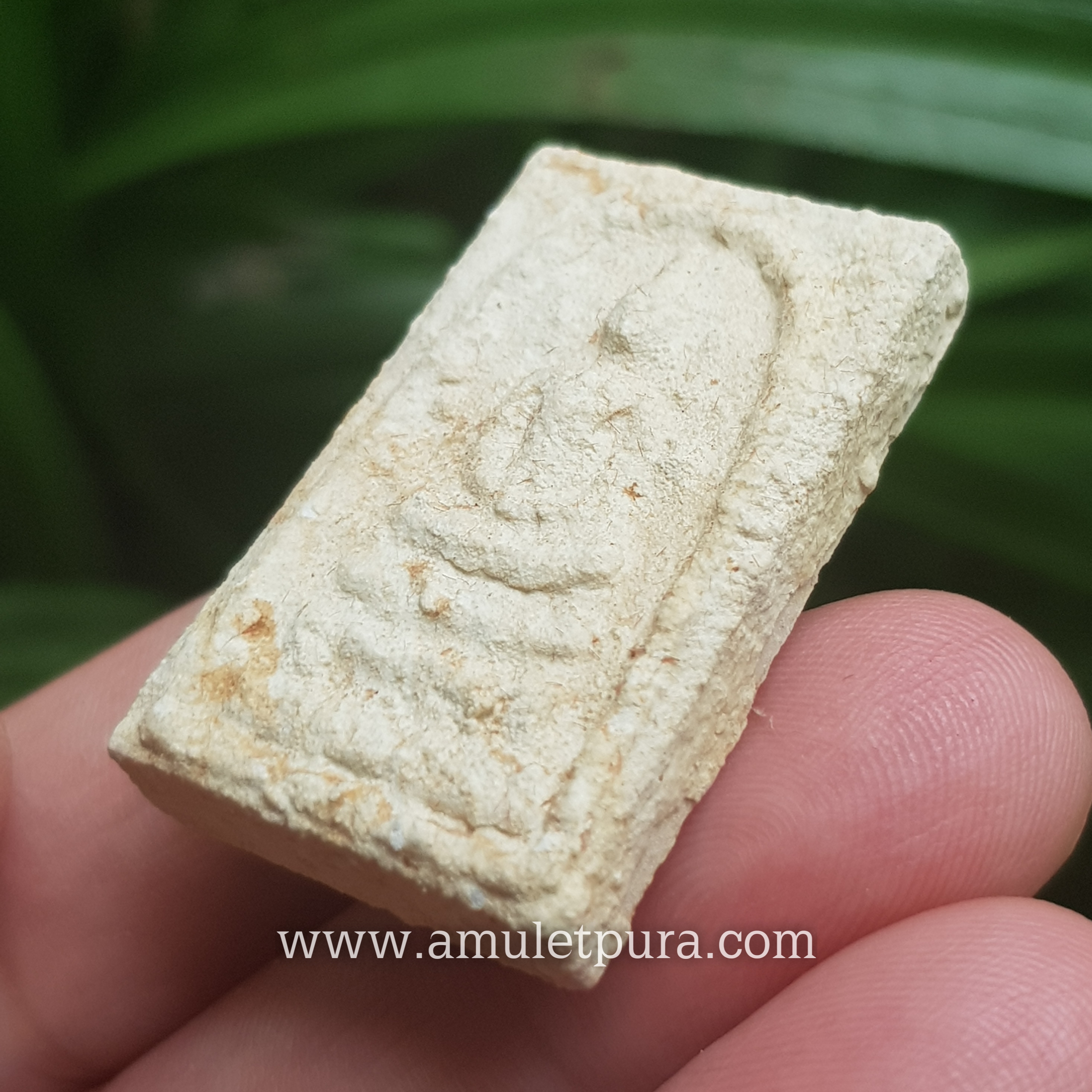 พระสมเด็จบางขุนพรหม (พิมพ์ใหญ่เกศเอียงแช่น้ำมนต์ 1 ไตรมาส) รุ่นย้อนยุค ปี47 วัดบางขุนพรหม กรุงเทพมหานคร (โค้ดตรายาง พร้อมกล่องผ้าไหม)