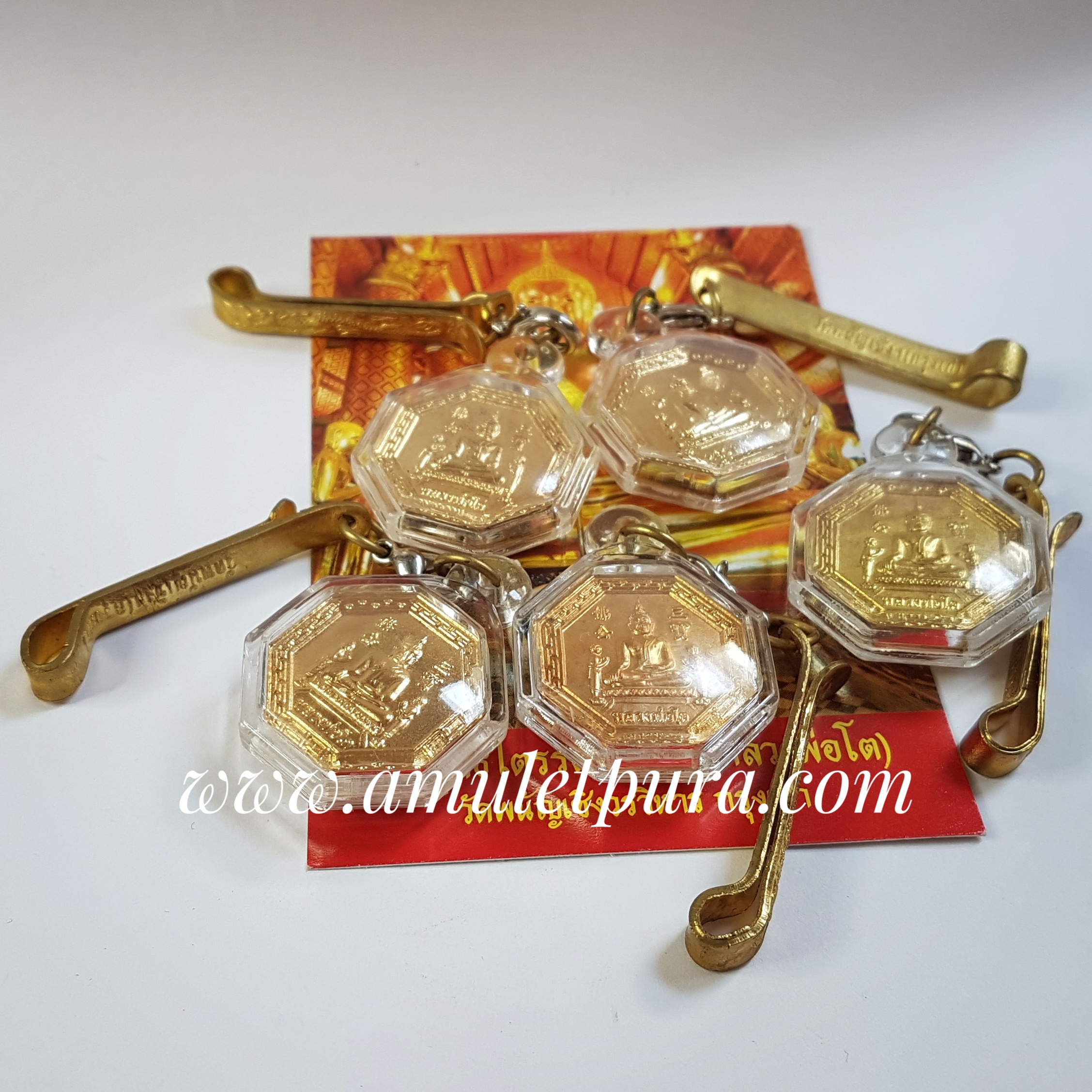 เหรียญกันชง หลวงพ่อโต หลังเทพเจ้าไท้ส่วยเอี้ย(คุ้มครองดวงชะตา)ปี43 วัดพนัญเชิง จ.พระนครศรีอยุธยา(ปีขาล พร้อมเลี่ยมกันน้ำและแหนบ)