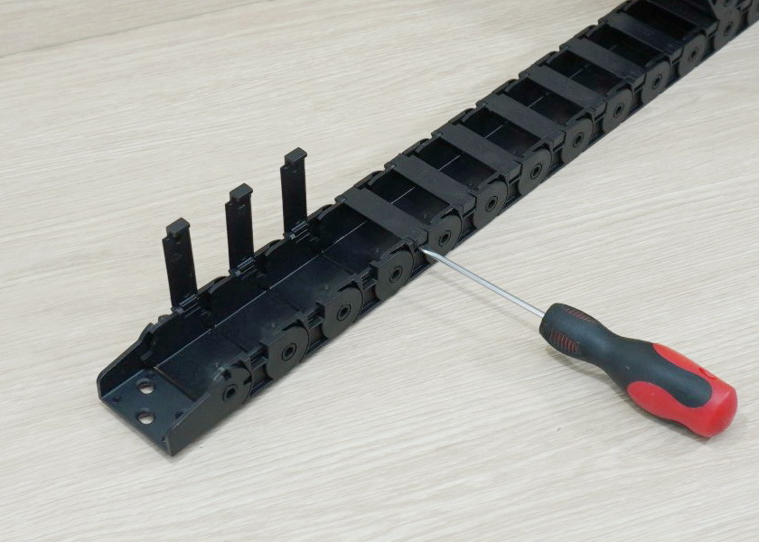 18 x 37 mm Cable Drag Chain R38mm ยาว 1M และ End Connectors (Semi-Enclosed)