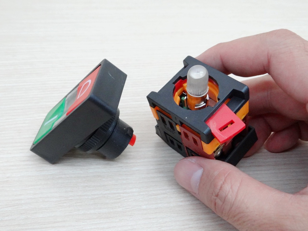 AS-22N Double Pushbuttons Switch With (220V Lamp) 10A/600V Start-stop (กดติด-ปล่อยดับ)