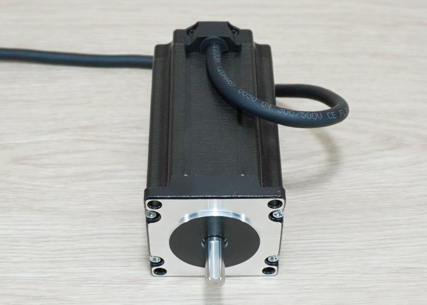 OUKEDA - Stepper Motor (Nema 23) แรงบิด 3.5N.m 4.2A Shaft 8mm (57BYG250H) 1m Cable