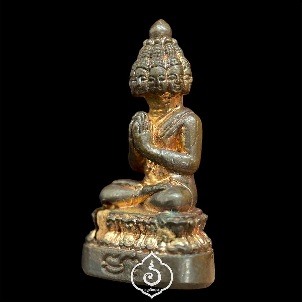 พระเศรษฐีนวโกฏิ เนื้อสัมฤทธิ์นอก อุดกริ่ง รุ่นยกฉัตรเจดีย์ รุ่นสุดท้าย ปี52 หลวงปู่มา วัดสันติวิเวก จ.ร้อยเอ็ด (อุดผงวิเศษ จีวร เส้นเกศา ไม้ยอตายพราย)