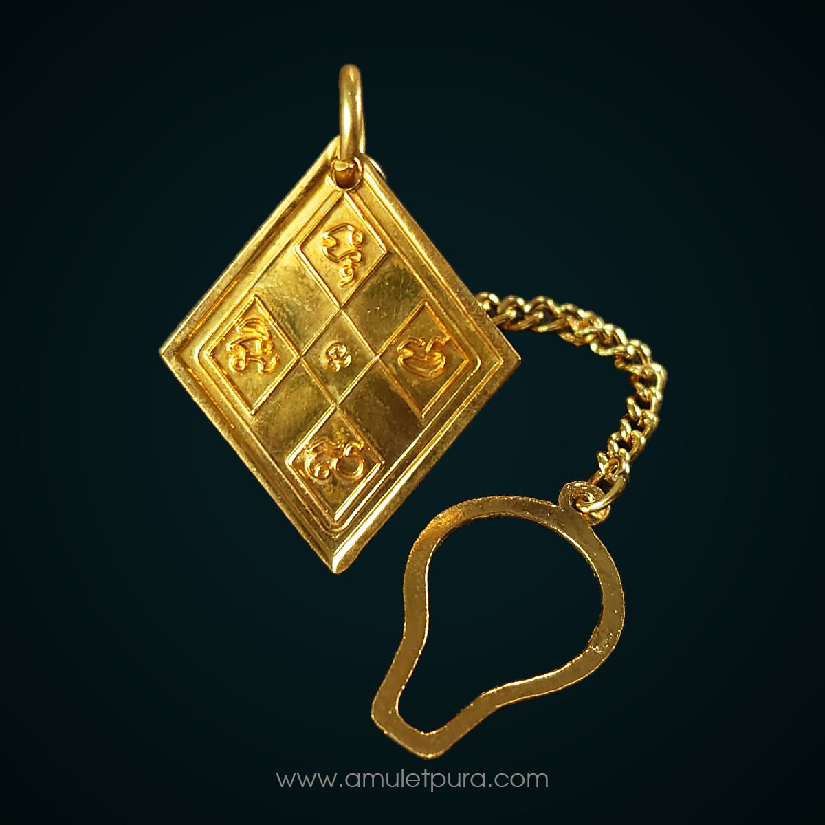 เหรียญหลวงพ่อทวด สี่เหลี่ยมข้าวหลามตัด เนื้อทองแดงกระหลั่ยทองลงยาสีแดง (ตุ้งติ้ง) ชุดกรรมการ รุ่นกฐิน51 หมื่นยันต์ลังกาสุกะ พระอาจารย์แดง วัดไร่ ปัตตานี ปี2551