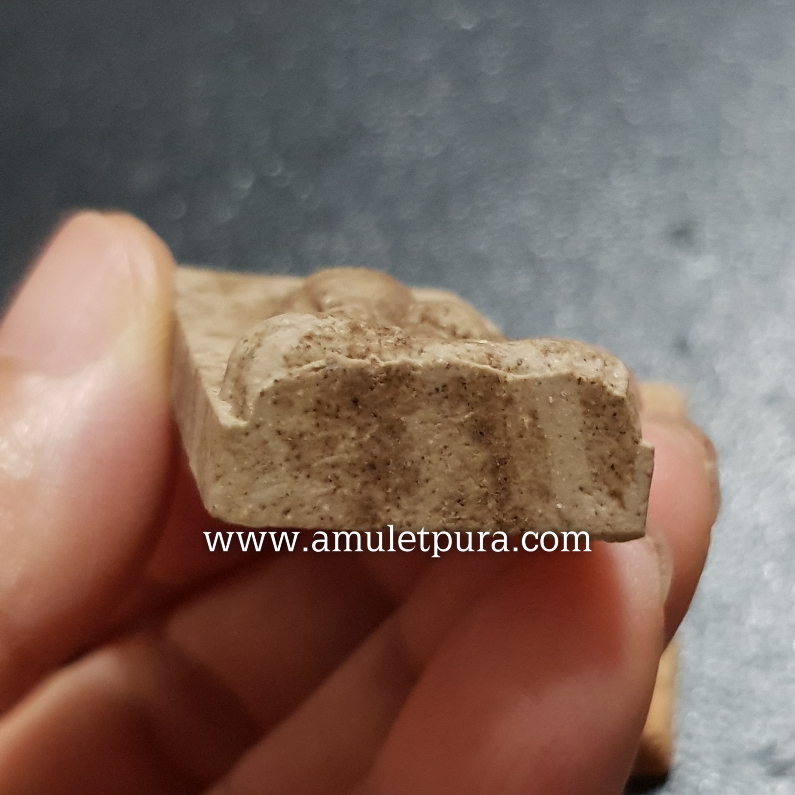 พระผงพรายสมุทร อชิโต พระปิดตามหาอุตม์ ปิดทวารทั้งเก้าหลังมหายันต์เพชรรัตน์ หลวงพ่อเจิม รุ่น2(เนื้อผงรุ่นแรกที่แตกๆหักนำมากดพิมพ์ใหม่)ปี49 หลวงพ่อเจิม วัดหอยราก จ.นครศรีธรรมราช