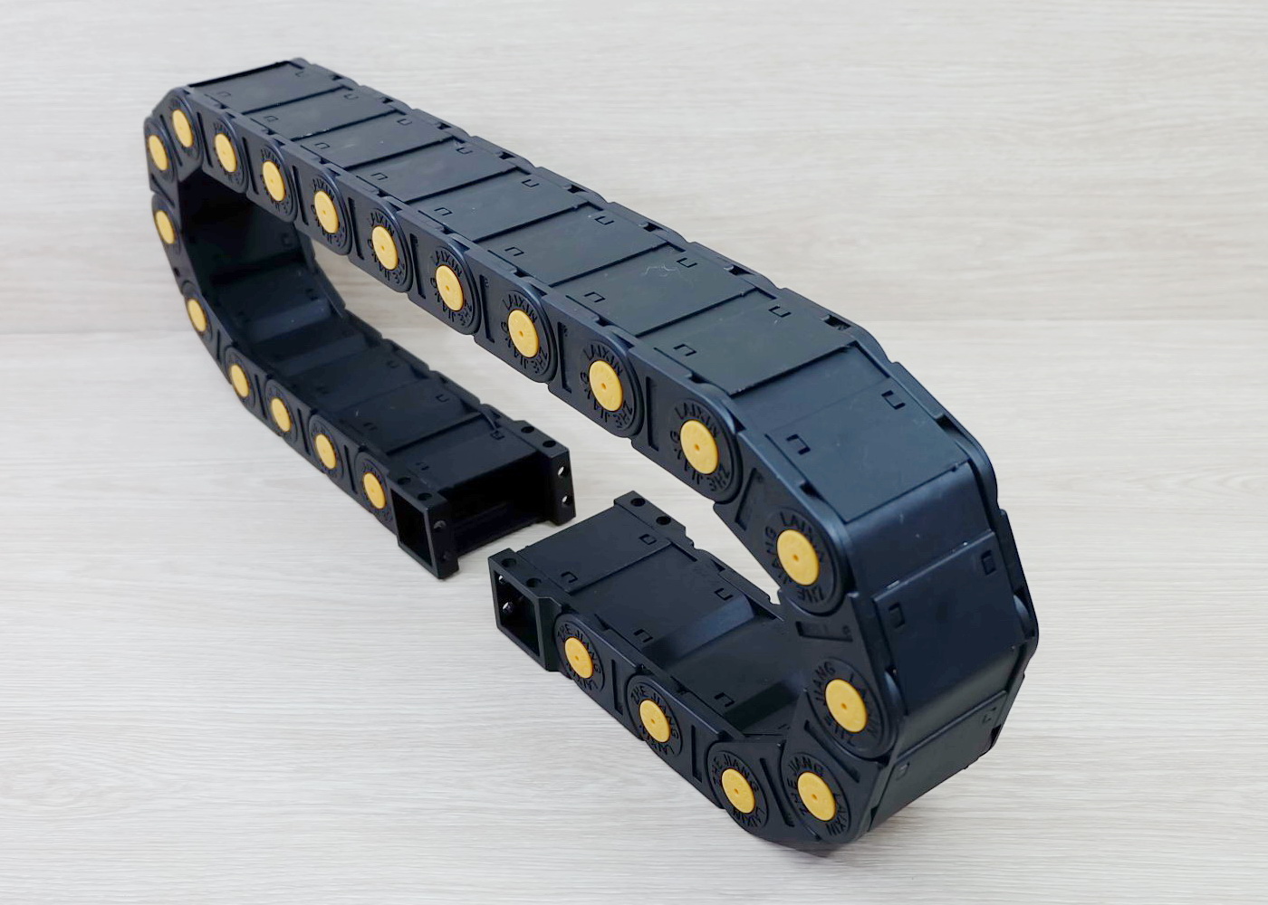 25 X 50 mm Cable Drag Chain R65mm ยาว 1M และ End Connectors (Fully-Enclosed)