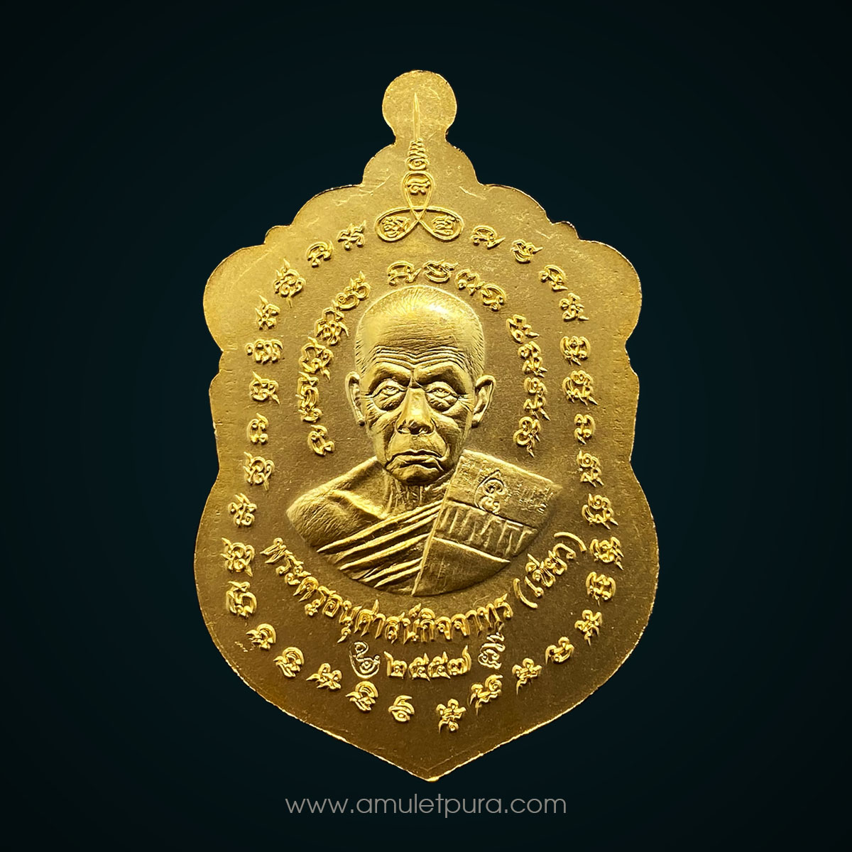 เหรียญเสมาหน้าเลื่อนหลวงพ่อทวดหลังพ่อท่านเขียว (เนื้อกะไหล่ทอง) รุ่นสร้างบารมี ปี57 พ่อท่านเขียว วัดห้วยเงาะ จ.ปัตตานี (มี 3 โค้ด หมายเลขรวยทั้งชาติ 168 สร้าง 999 องค์)