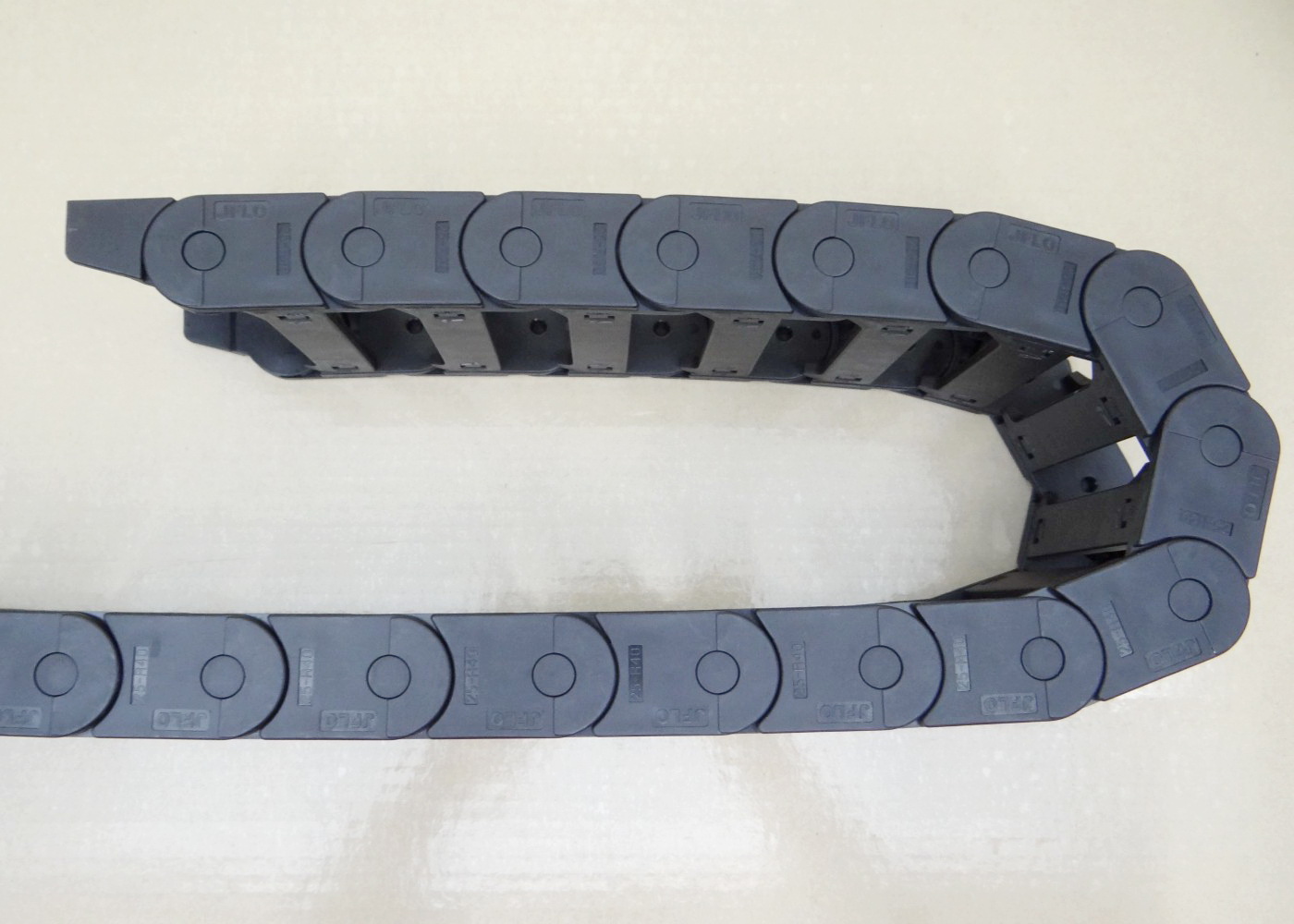 25 X 77 mm Cable Drag Chain R40mm ยาว 1M และ End Bridge Connectors (Bridge opening)