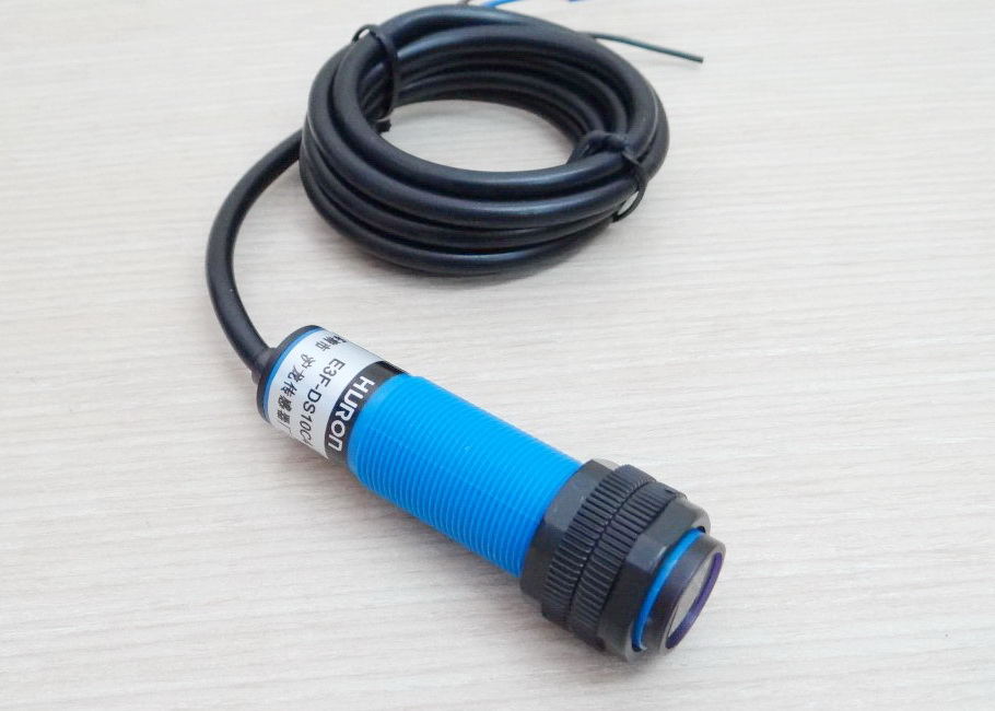 E3F-DS10C4 Infrared Photoelectric Sensor 0-10cm Detection Range (NPN, NO)