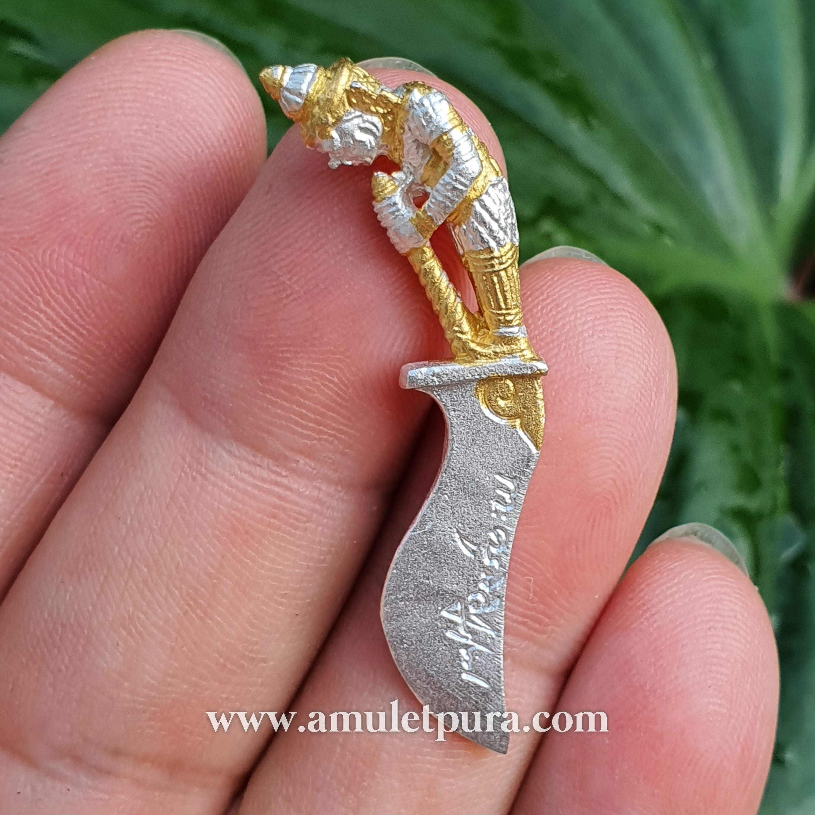 พระขรรค์หล่อ ด้ามท้าวเวสสุวรรณ(เนื้อ 2K)รุ่นพระขรรค์คู่บารมี ปี64 หลวงพ่อพัฒน์ วัดห้วยด้วน จ.นครสวรรค์(มีโค้ด หมายเลข๕๘)